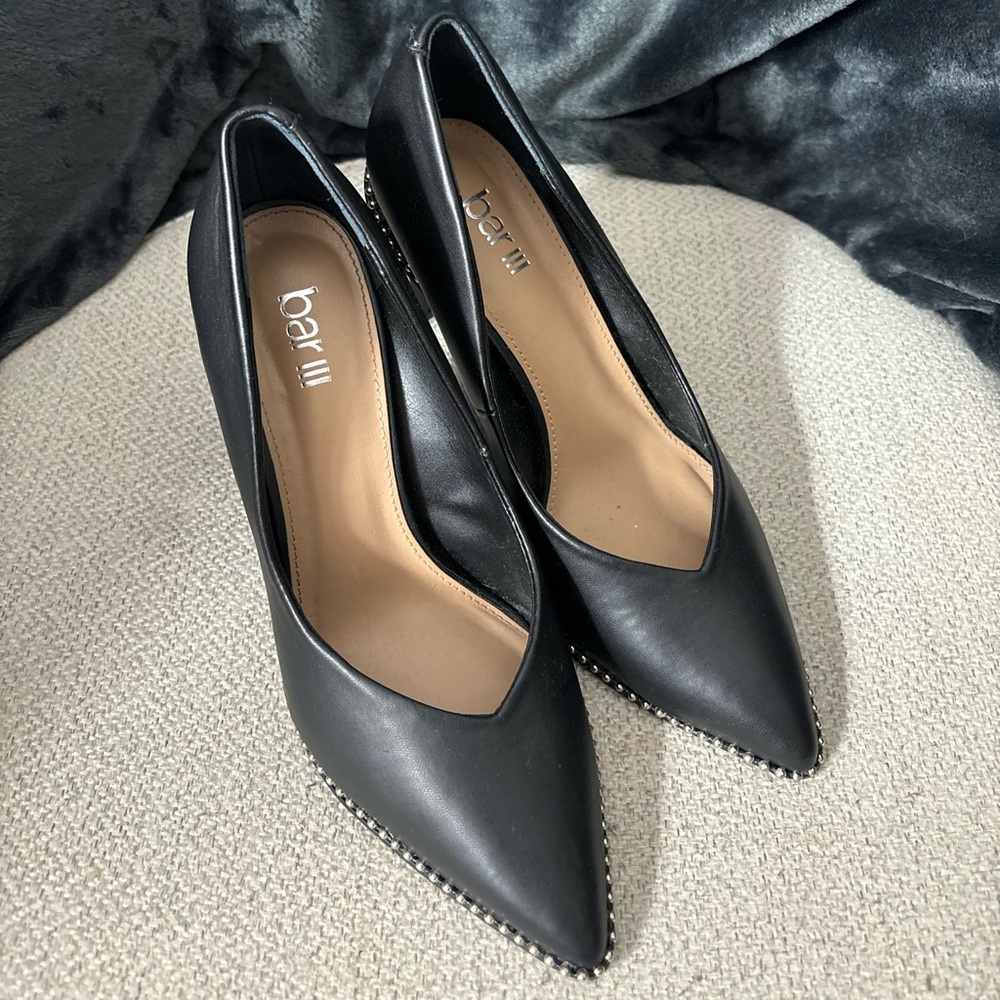 Bar III size 7 black stiletto with silver detailing